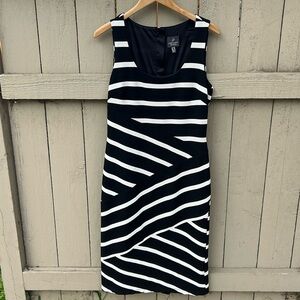 Adrianna Pappell Black and White Shift Dress Career Wear Flattering Midi Size 10